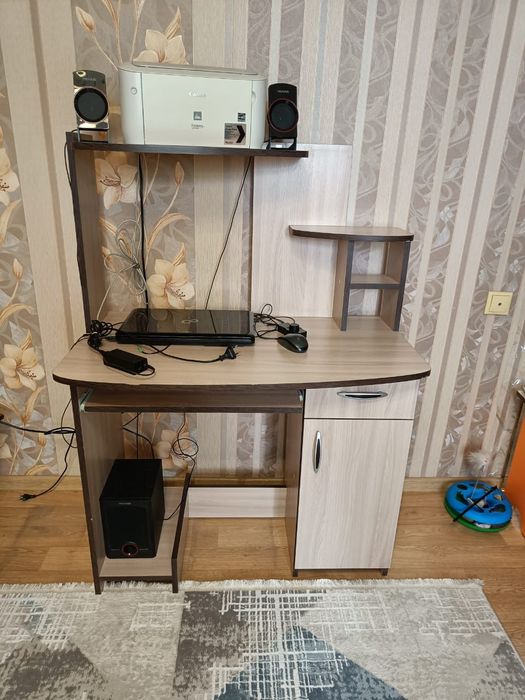 Компьютерный стол