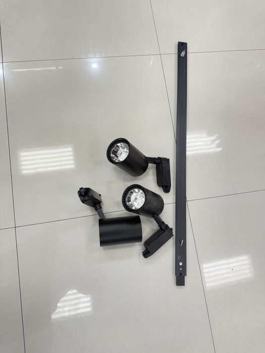 Продам торговое оборудование .