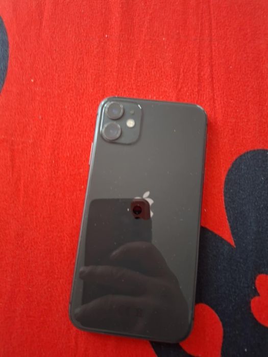 vand Iphone 11 stare bună