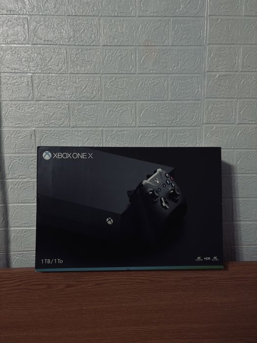 VÂND XBOX ONE X (foarte puțin folosit) +5 jocuri