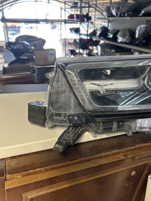 Ляв фар за Toyota HiLux 22”