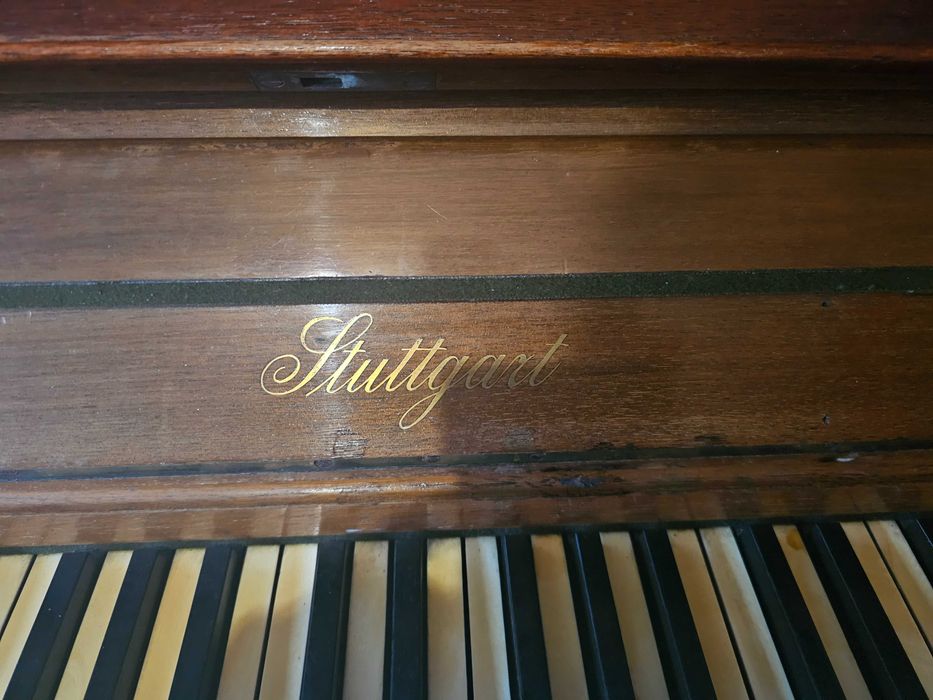 Антично немско акустично пиано