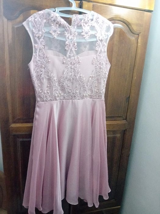 Официална рокля + официална чанта.