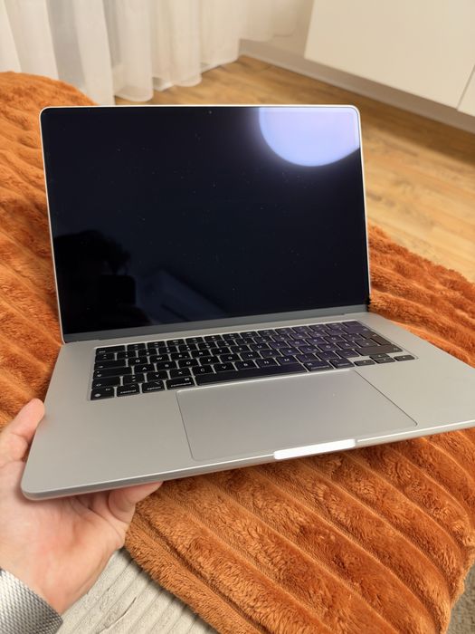 Macbook AIR, 15 inch, M2, 256 GB, 8 GB RAM, silver