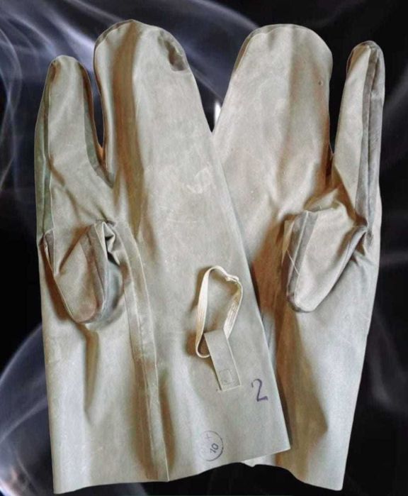 Резиновые перчатки трехпалые