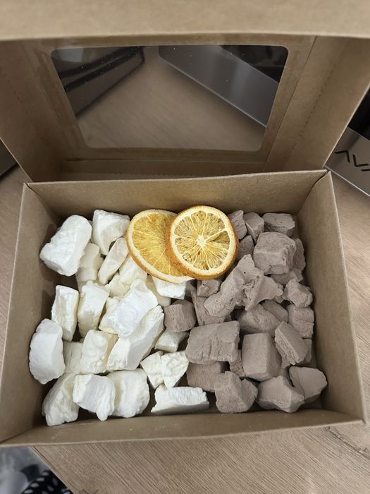 Сублимированное мороженое и фрукты