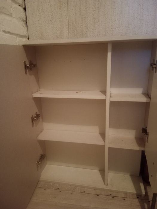 Шкаф с зеркалом для ванной.