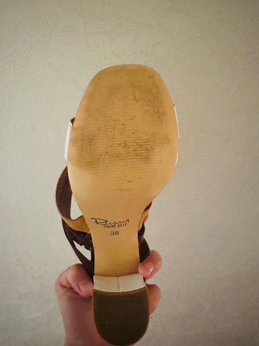 Продам босоножки