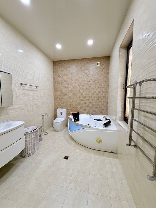 Продается коттедж 6 комнат, ориентир: ул. Гулсара махалля Садаф, 390м²