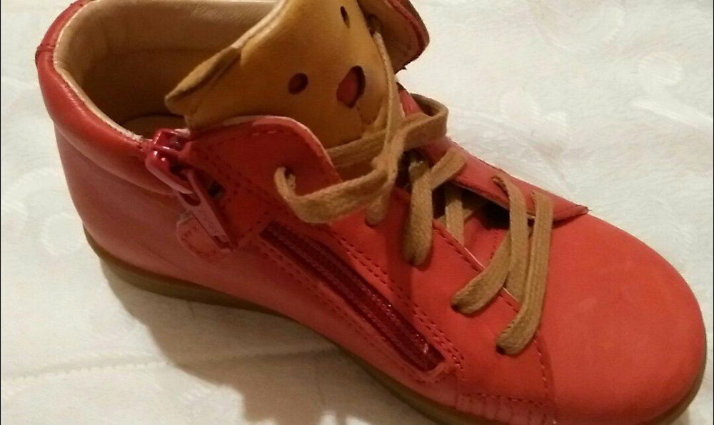 Ghetute superbe din piele (achizitionate din Italia) pentru copii