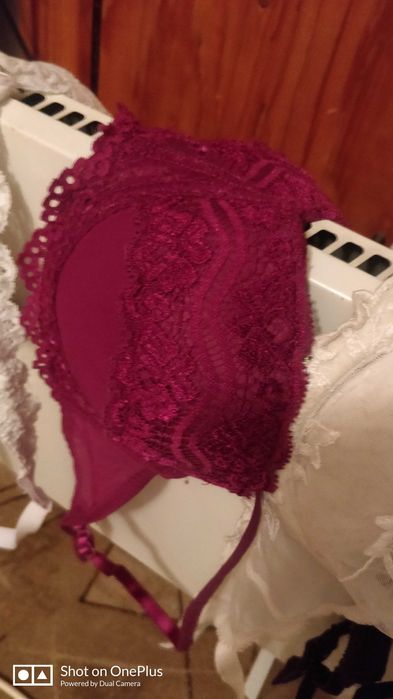 красиви дантелени сутиени