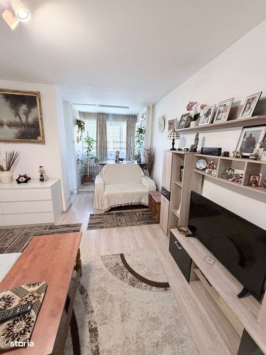 Garsonieră cu balcon, lift și mobilier în Costin Georgian
