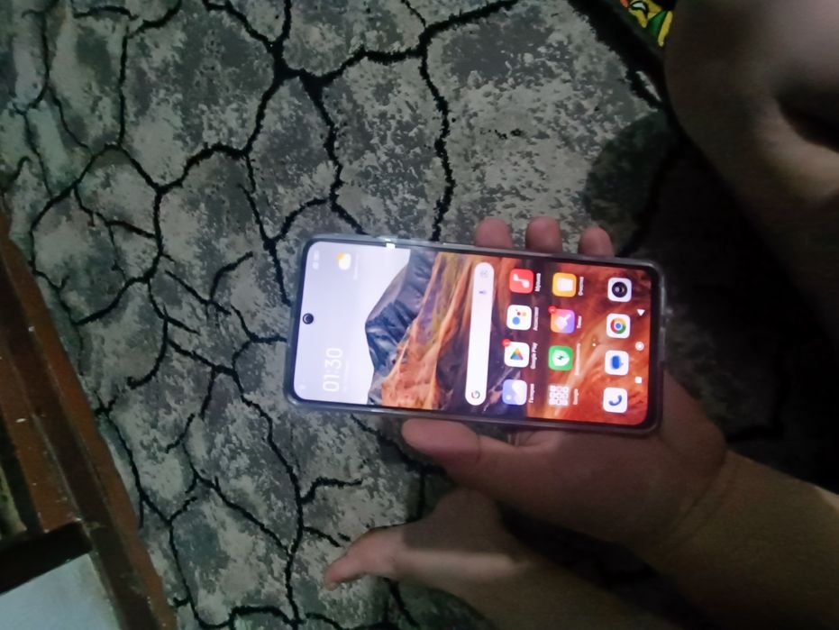 Redmi note 12 pro 8.128 tali ideal.