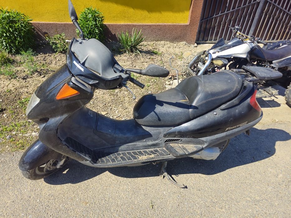 Cross 125 cm³ , Scuter Honda Foresight 250cm³