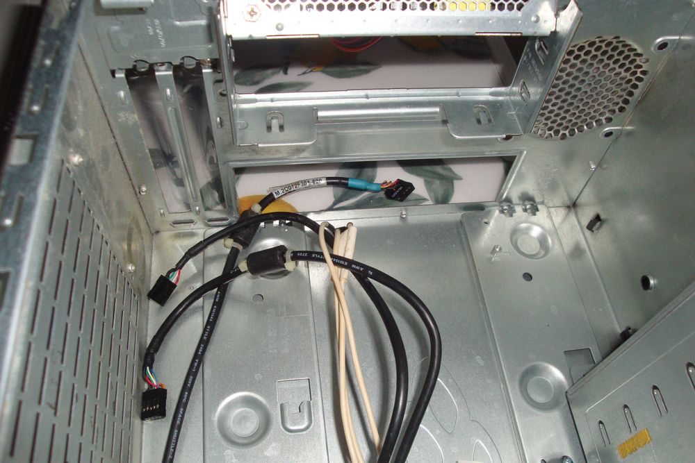 carcasa Packard Bell mini itx cu sursa Hipro card reader