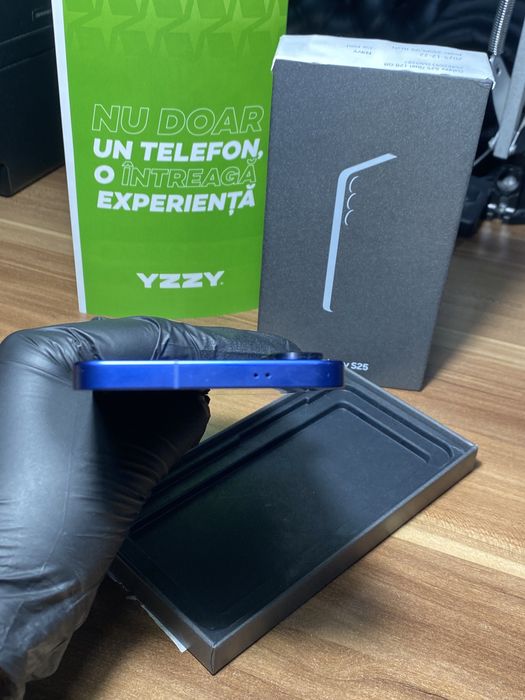 Samsung Galaxy s25 • 128 GB • Navy