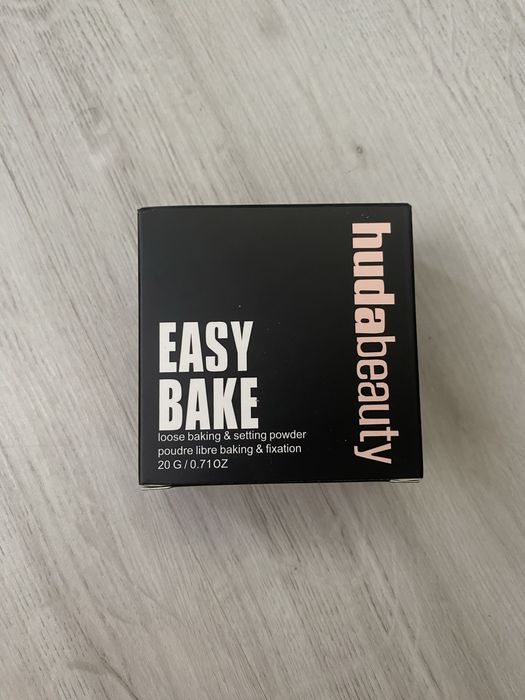 Pudra Huda Beauty nuanta Cupcake