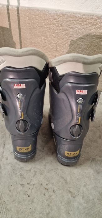 Детски ски, обувки и щеки