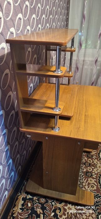 Продам компьютерный стол