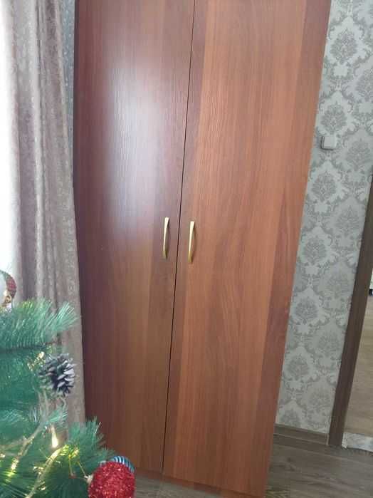 Продам шкаф для одежды двухдверный, в хорошем состоянии.
