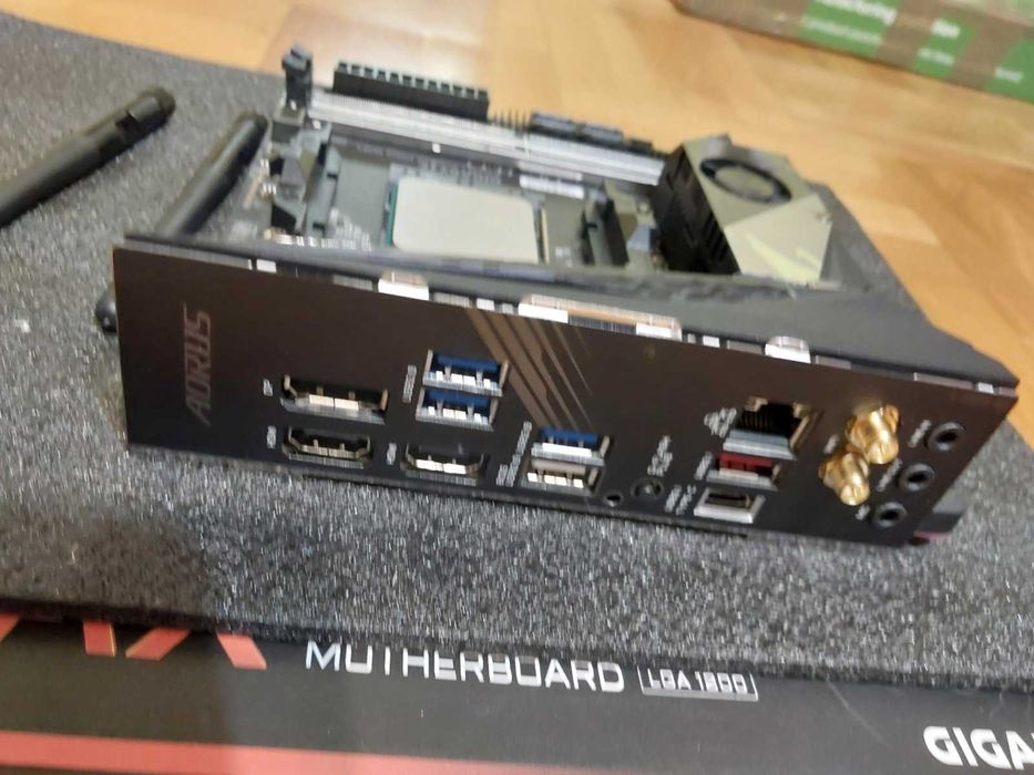 AMD Ryzen 5 5600X + Gigabyte X570i Aorus Pro Wi-Fi