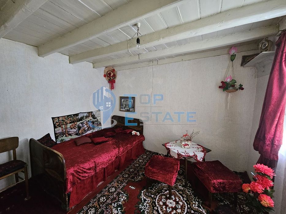 Тухлена здрава къща с кладенец в село Долна Липница