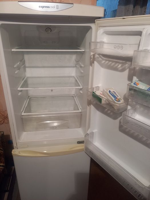 Продам Холодильник LG