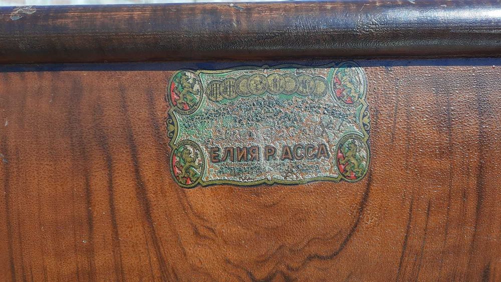 Две разглобяеми старинни легла с метални табли по персон и половина.