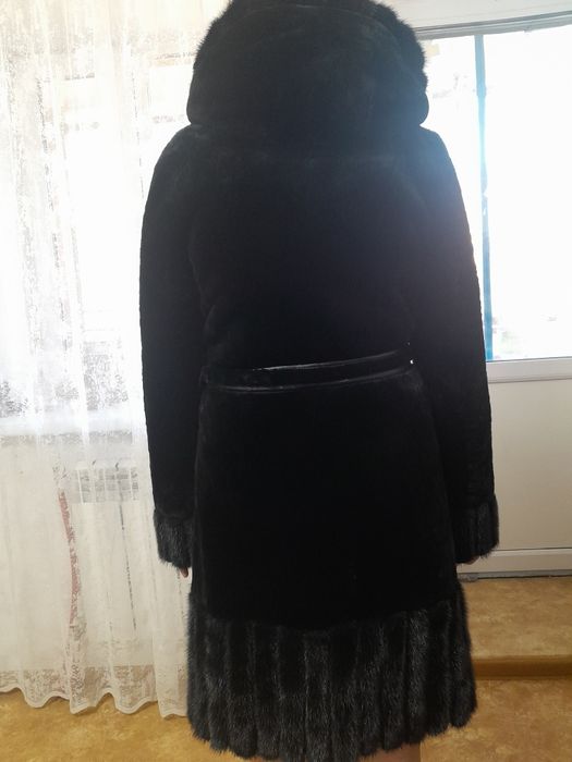 Продам . Шуба с капюшоном