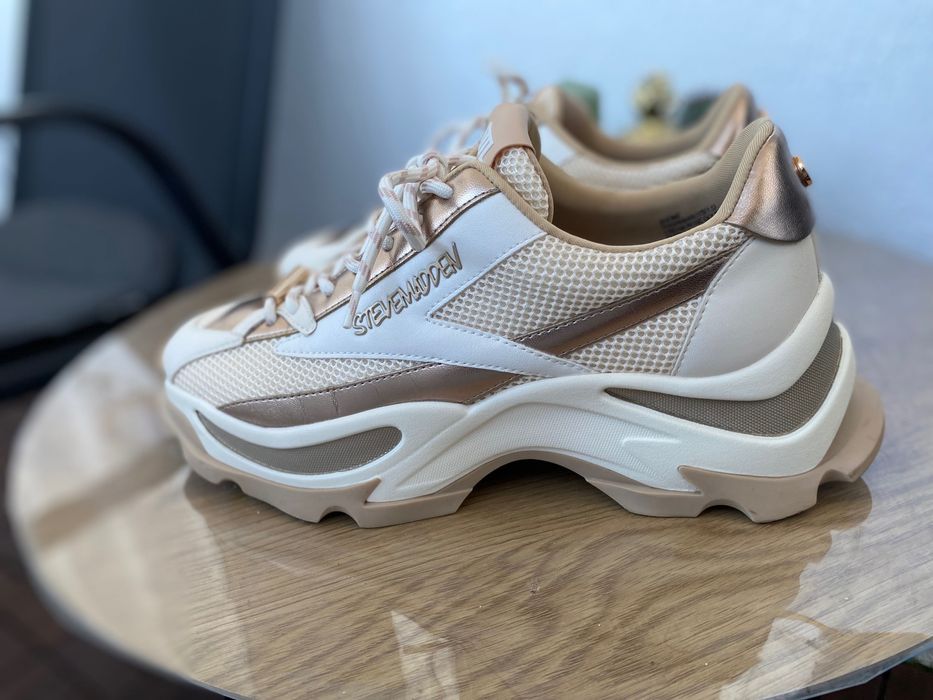 Масивни обувки Steve Madden