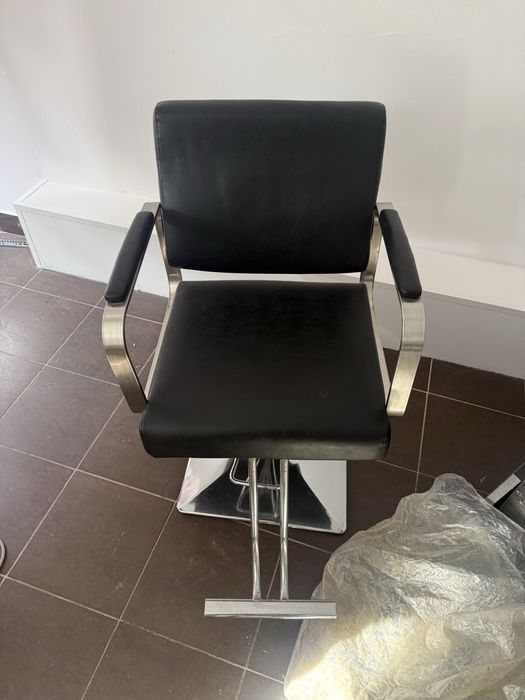 Scaun Frizerie Nou