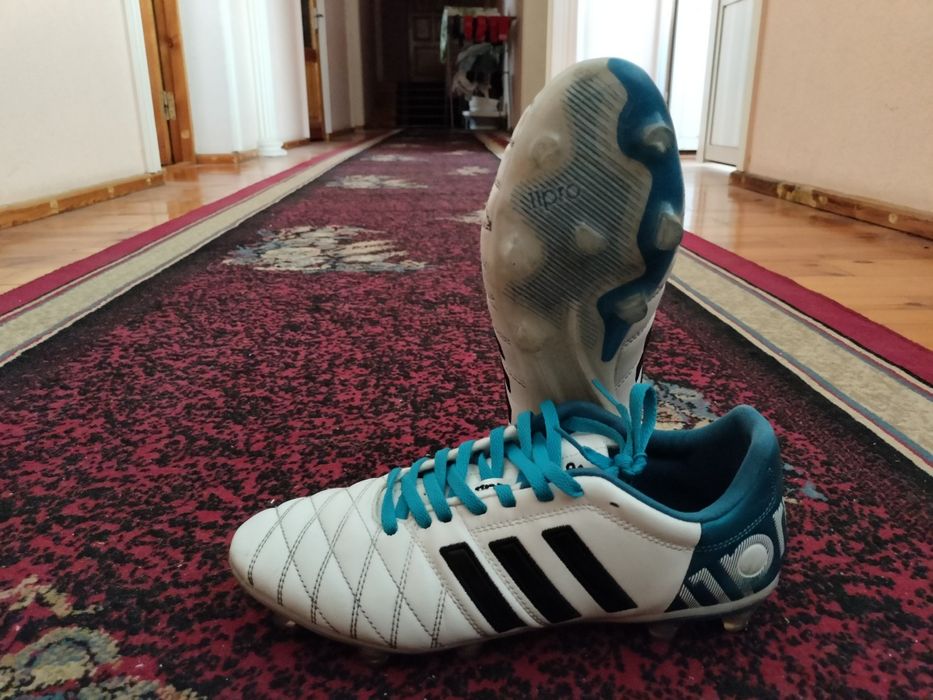 Футбольные бутсы