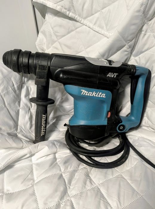 Перфоратор MAKITA HR3210C
