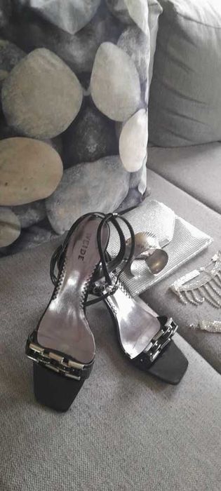 Sandale cu toc elegante pentru ocazii speciale