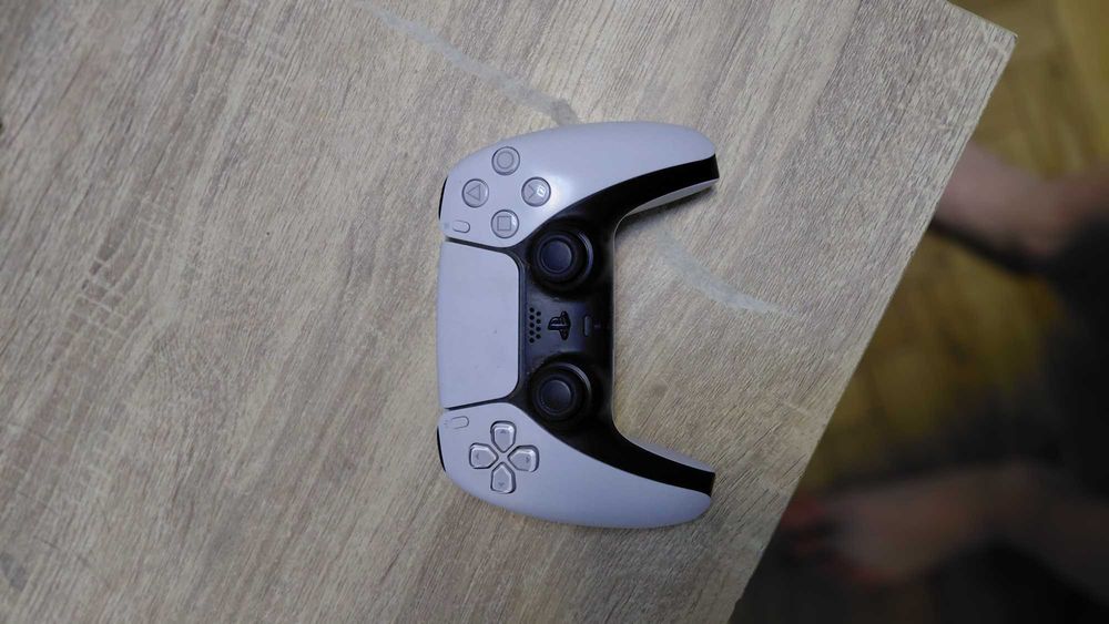 PS5 +Видео игри с един джойстик