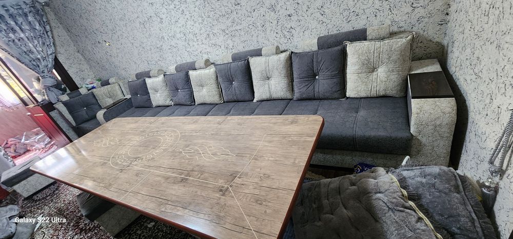 Уголок срочно сотилади