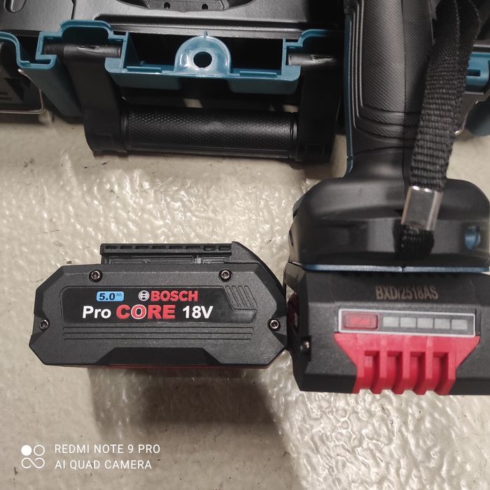 Pistol de impact BOSCH cu 2 acumulatori