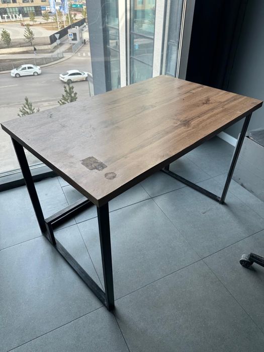 Кресло компьютерное и стол для компьютера