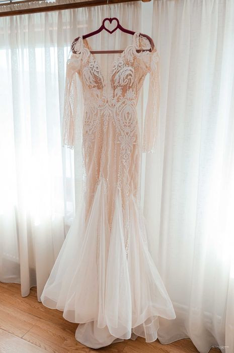 Vand rochie de mireasa sirena cu trena detasabila