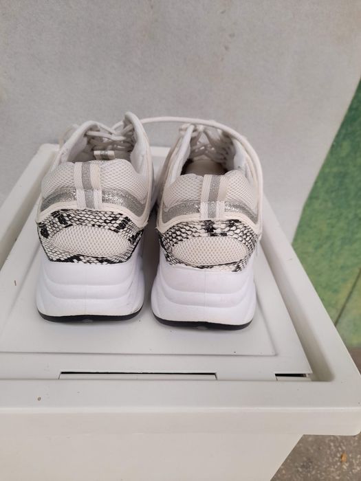 Бели маратонки АА11 ном.40