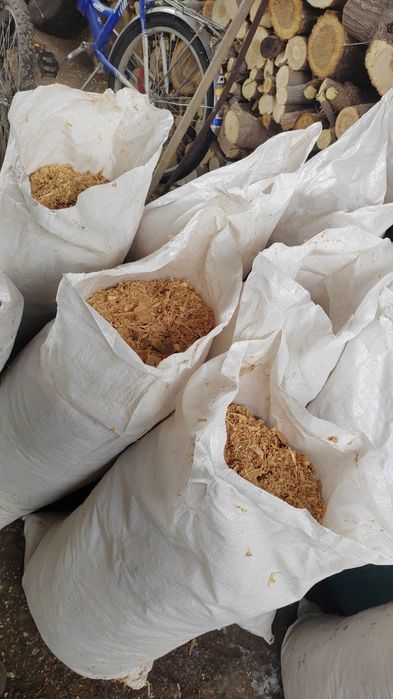 Продам опилки  крупные