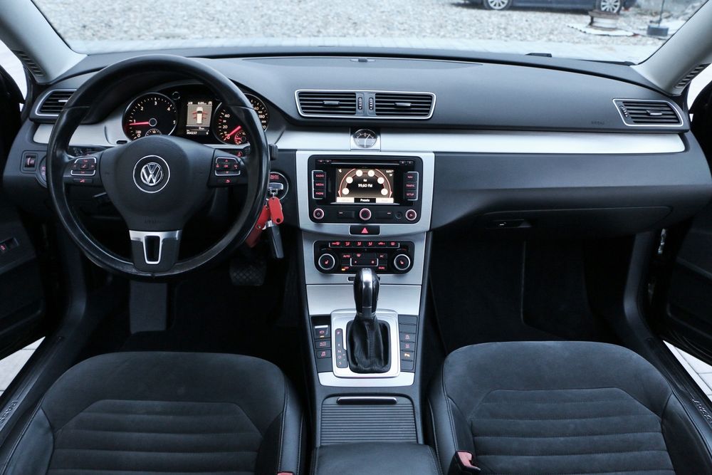 VW PASSAT 2.0TDI HIGHLINE 170cp DSG7 Bi-Xenon, Piele Nappa+Alcantara, Navi , Jante 17" 

Model 2012
Transmisie automată DSG 7
Capacitate cilindrică 19