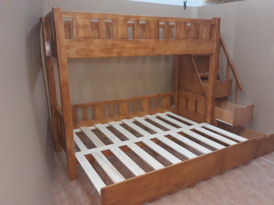 TRANSPORT GRATUIT.Pat etajat din lemn masiv cod 2702