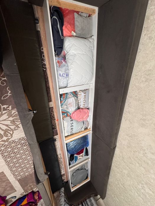 Диван 4-х метровый продается срочно!!