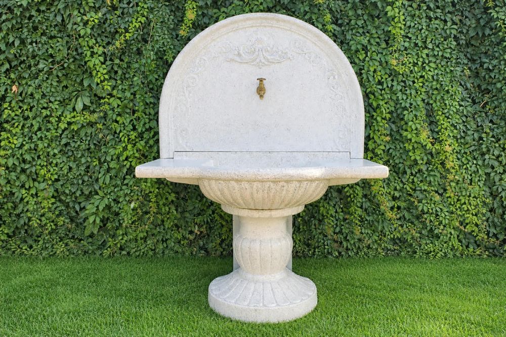 Уникални градински чешми– придайте стил на двора си