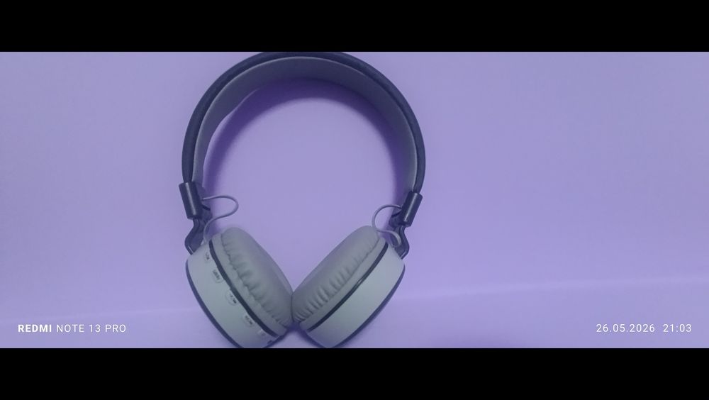 Naushnik JBL 
2025 yil olganman 1yil bolib qoldi 
Ishlashi alo simi bo