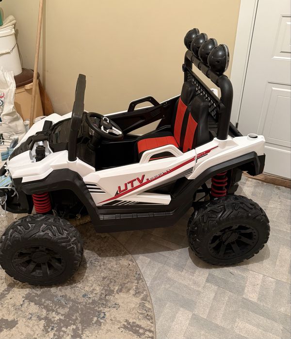 Электромашинка почти новый