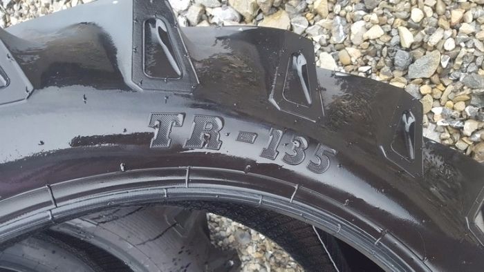 12.4-32 Anvelope de tractor agricole noi cauciucuri BKT cu 8 pliuri