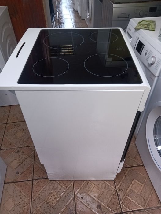 Като нова свободно стояща печка с керамичен плот Gram 2години гаранция