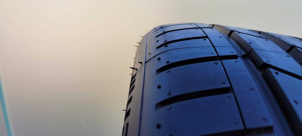 set 4 anvelope vara NOI originale Tesla Hankook iON evo 235 40 R19 96W